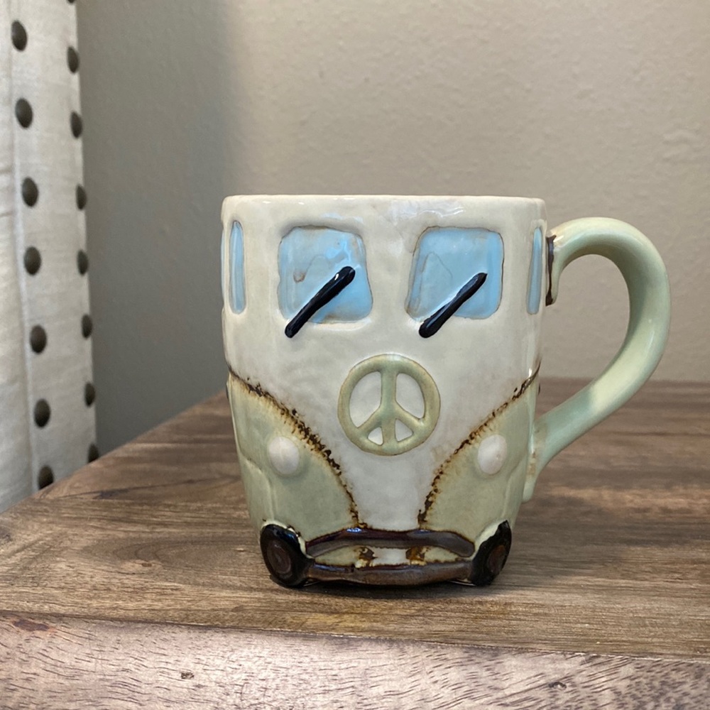 🌼 NWOT Natural life VW Van Mug